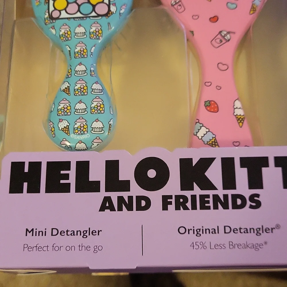 Hello Kitty&Friends 2 Detangler Wet Brushes+4 Goody Ouchless Scrunchies
